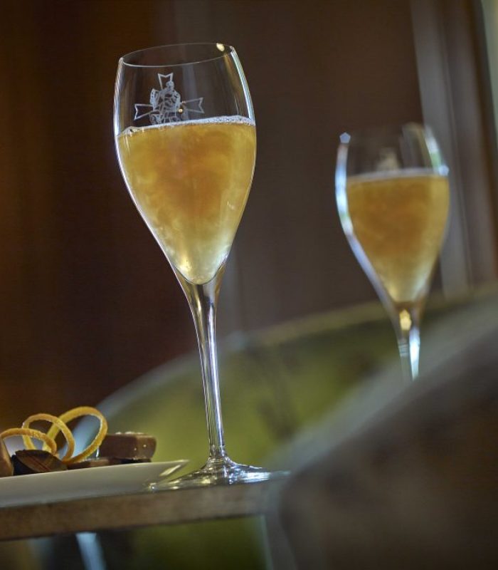 Champagne et canapés ou petits fours, au Rossini - Château Saint-Martin & Spa